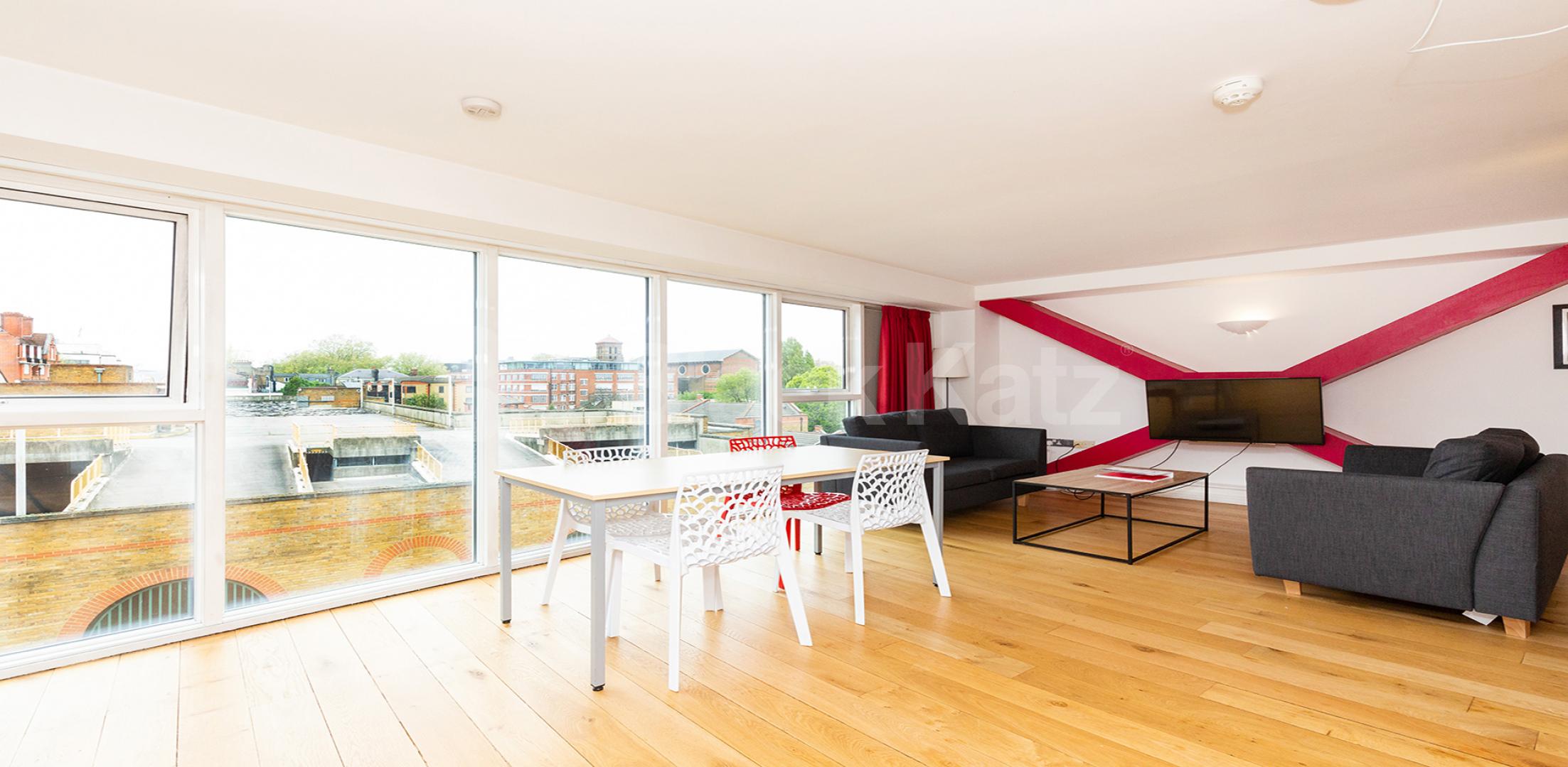 			CENTRAL ZONE 1 LOCATION!, 2 Bedroom, 2 bath, 1 reception Flat			 Farringdon Road, CLERKENWELL / HOLBORN